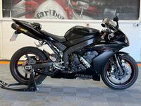 YAMAHA R1